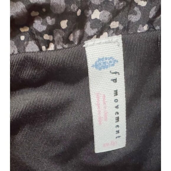 FREE PEOPLE Movement The Way Home Dolphin Hem Short Sz XS - Picture 7 of 8